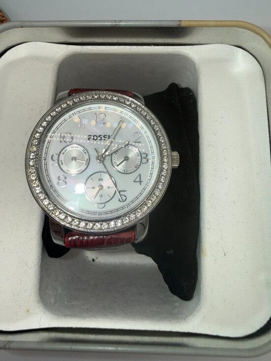 Fossil Women’s Watch Crystal Bezel Mother of Pearl Dial w/ Tin Gift Set main image 7